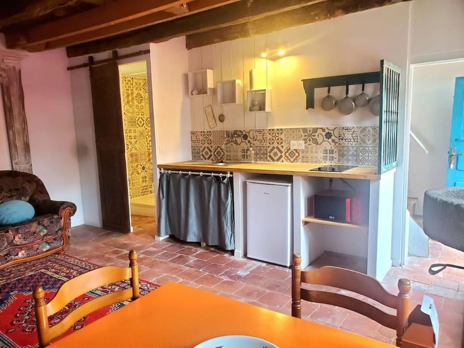 Petite Maison De Village Ygrande Екстер'єр фото