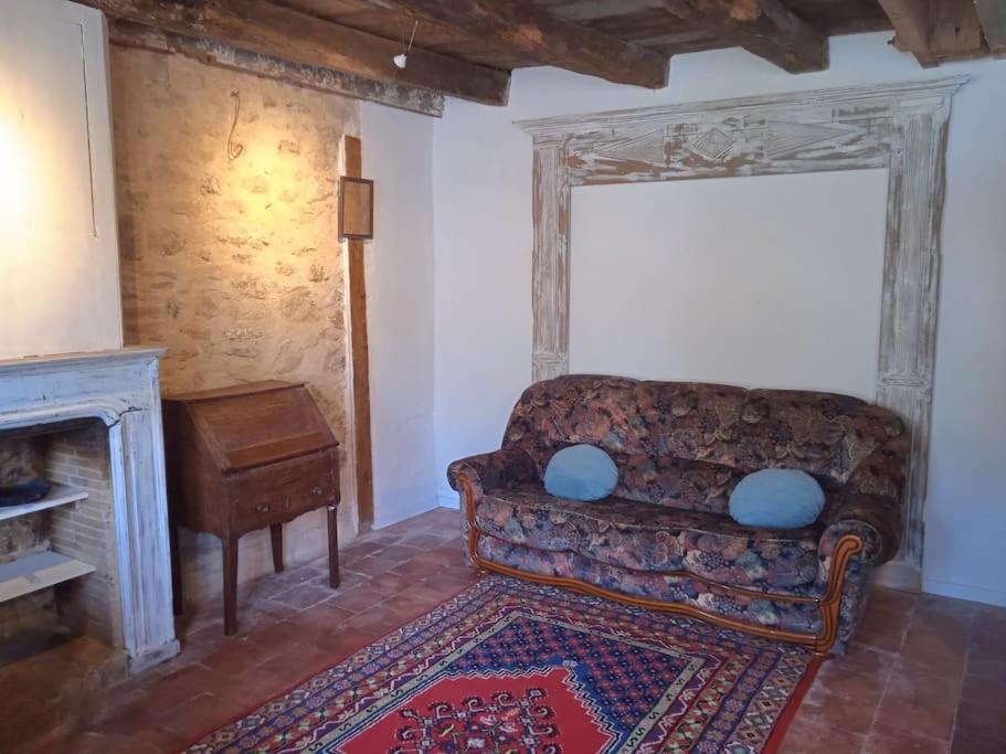 Petite Maison De Village Ygrande Екстер'єр фото
