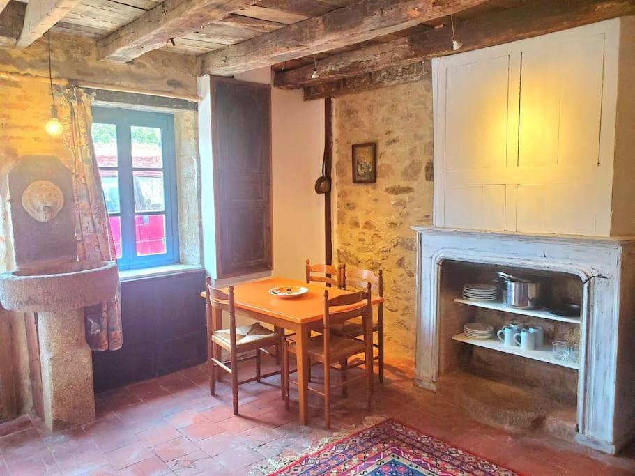 Petite Maison De Village Ygrande Екстер'єр фото